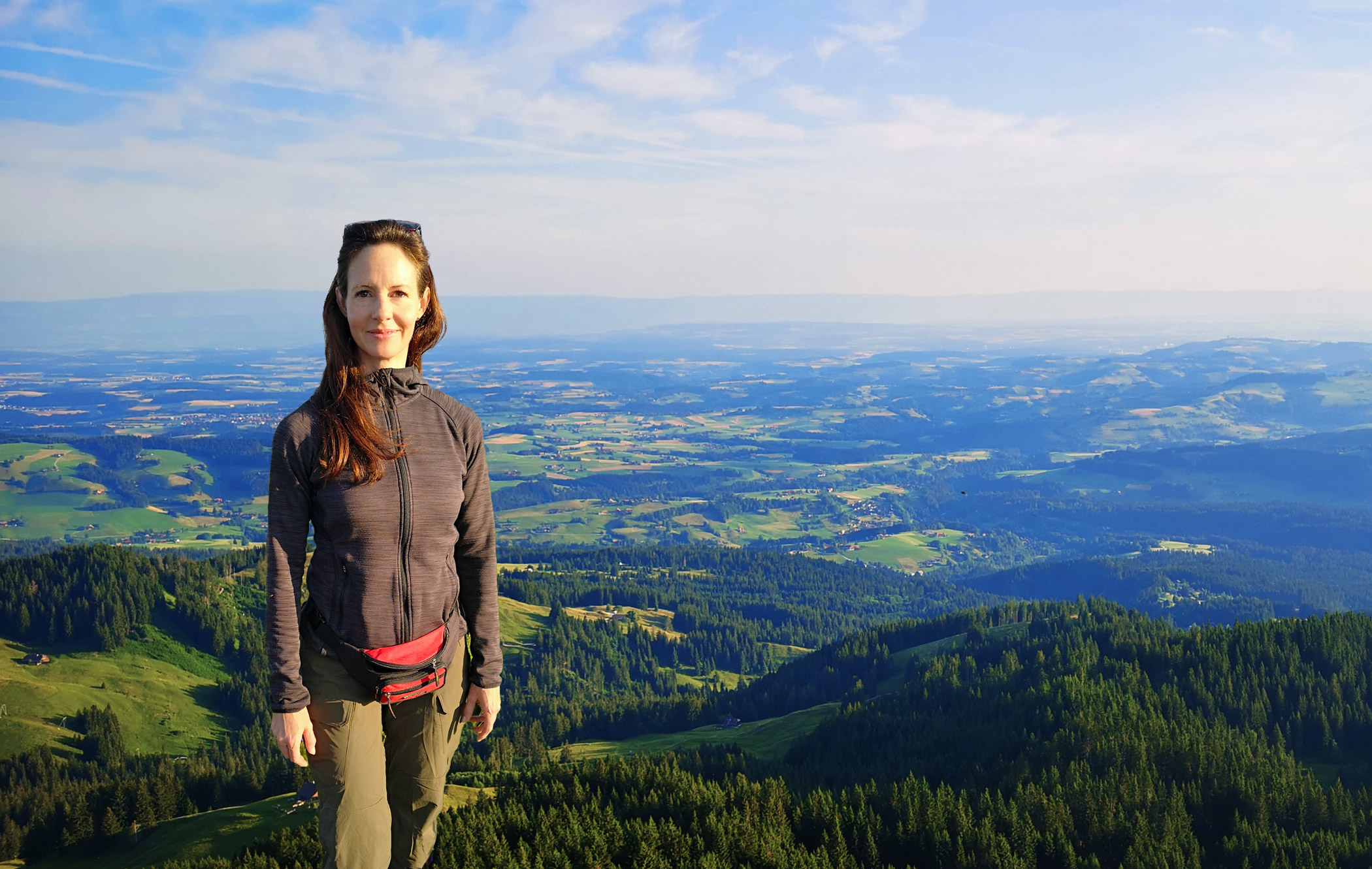 Cornelia-auf-Schupfenfluh-ueber-uns-7